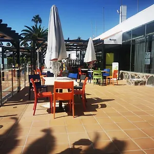 Private & Sunny Terrace Habitación en casa particular