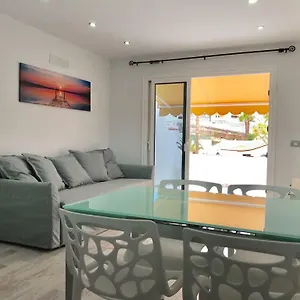 https://casa-mariela-san-eugenio-costa-adeje.tenerifehoteles.net